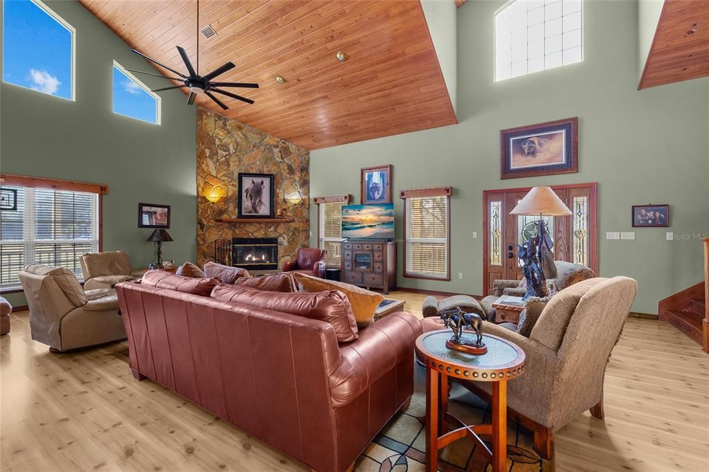 待售: $920,000 (3 贝兹, 2 浴室, 2136 平方英尺)