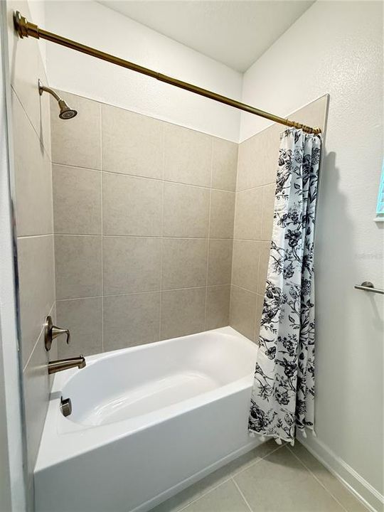 出租: $2,600 (4 贝兹, 3 浴室, 2599 平方英尺)