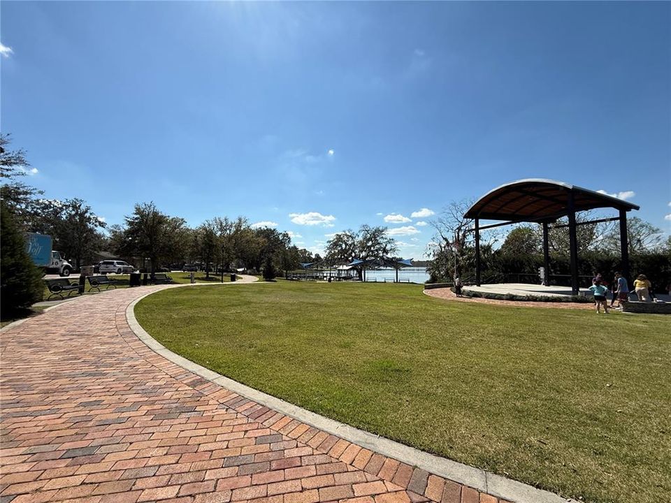 出租: $2,600 (4 贝兹, 3 浴室, 2599 平方英尺)