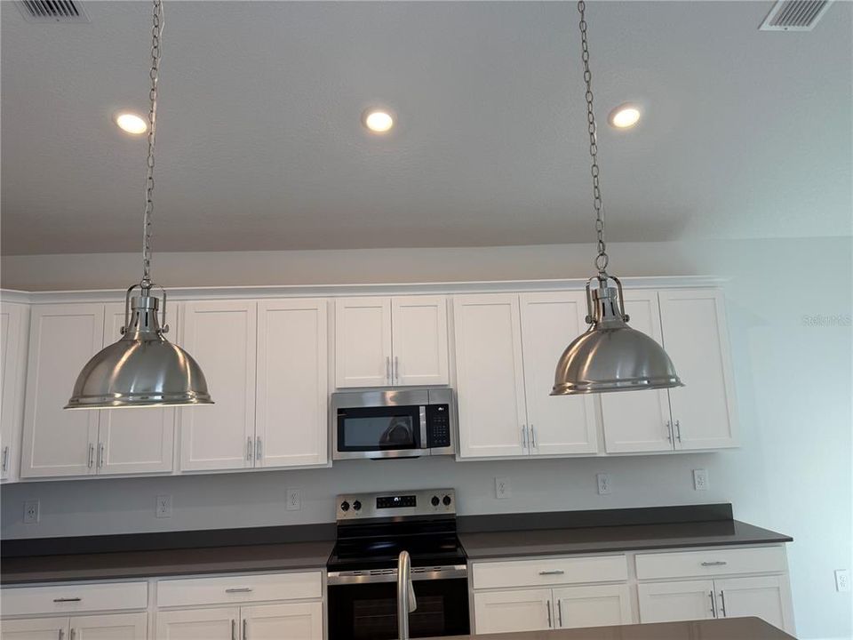 出租: $2,600 (4 贝兹, 3 浴室, 2599 平方英尺)