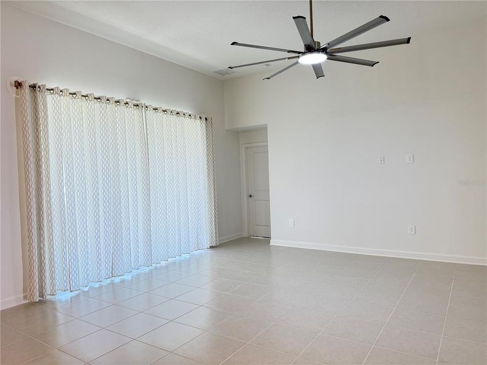 出租: $2,600 (4 贝兹, 3 浴室, 2599 平方英尺)