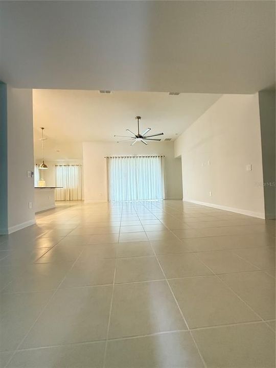 出租: $2,600 (4 贝兹, 3 浴室, 2599 平方英尺)