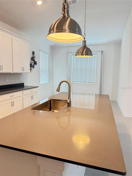 出租: $2,600 (4 贝兹, 3 浴室, 2599 平方英尺)