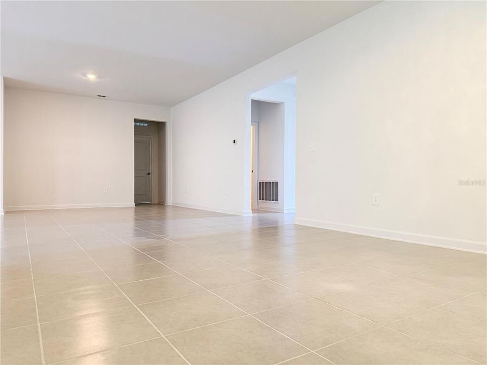 出租: $2,600 (4 贝兹, 3 浴室, 2599 平方英尺)