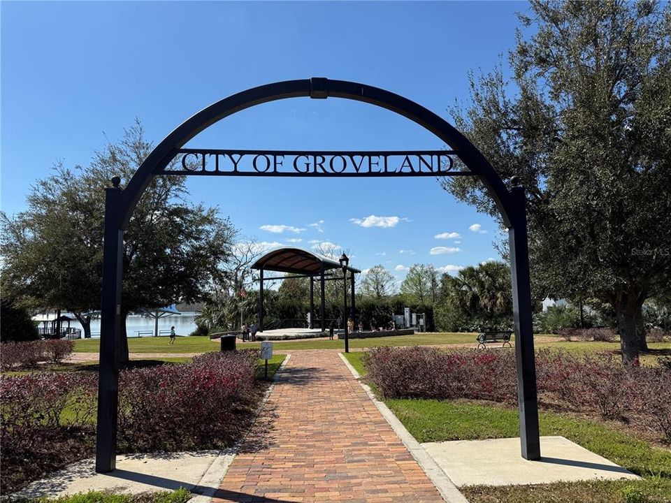 出租: $2,600 (4 贝兹, 3 浴室, 2599 平方英尺)