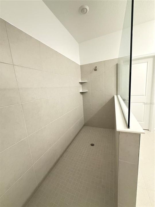 出租: $2,600 (4 贝兹, 3 浴室, 2599 平方英尺)