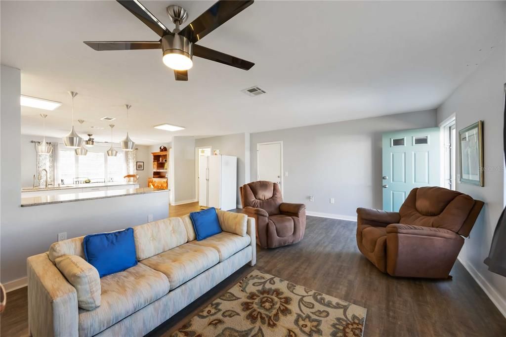 En Venta: $249,900 (2 camas, 2 baños, 1311 Pies cuadrados)