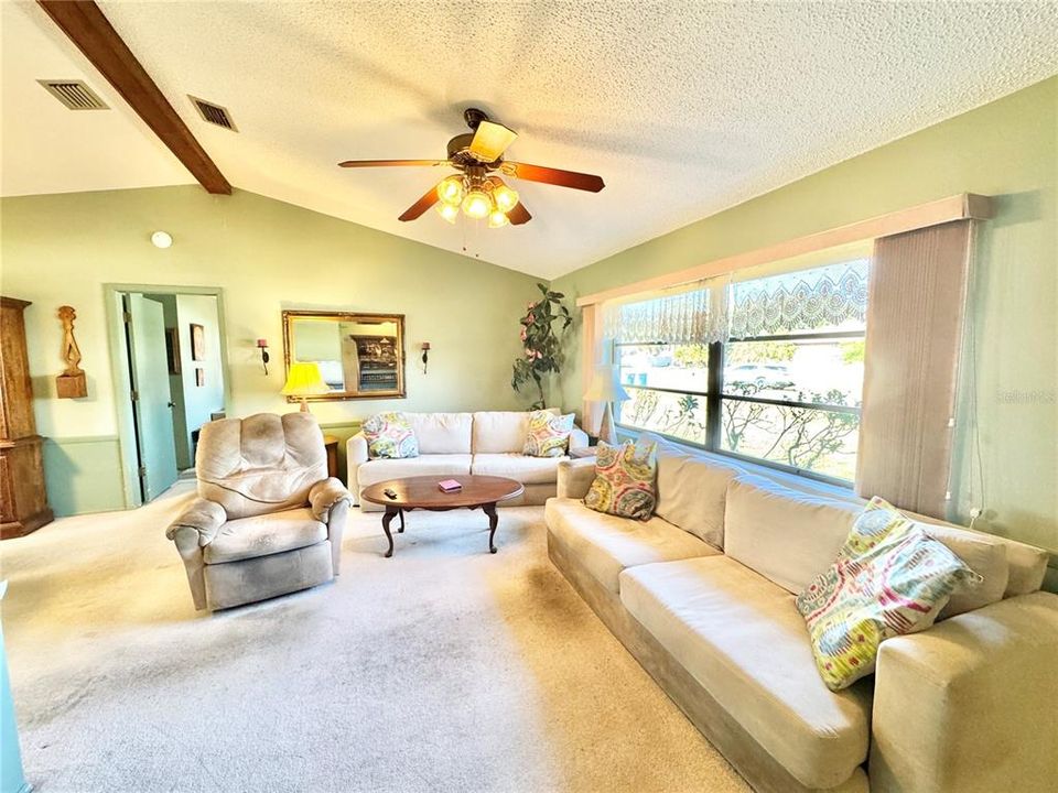 На продажу: $214,900 (2 спален, 2 ванн, 1348 Квадратных фут)