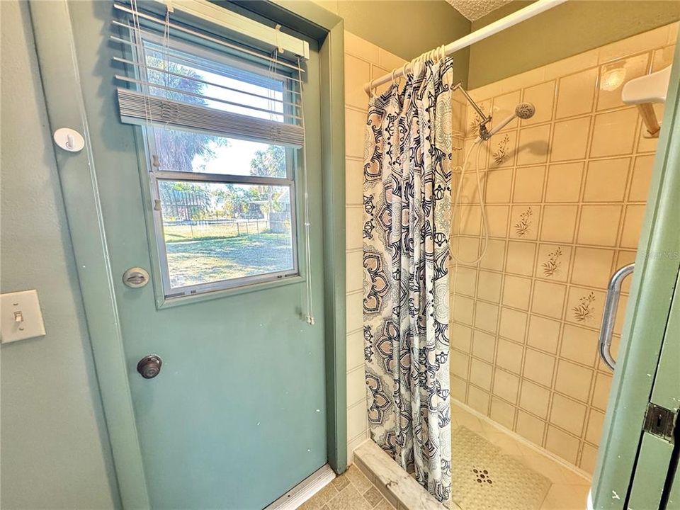 На продажу: $214,900 (2 спален, 2 ванн, 1348 Квадратных фут)