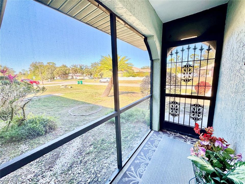 На продажу: $214,900 (2 спален, 2 ванн, 1348 Квадратных фут)