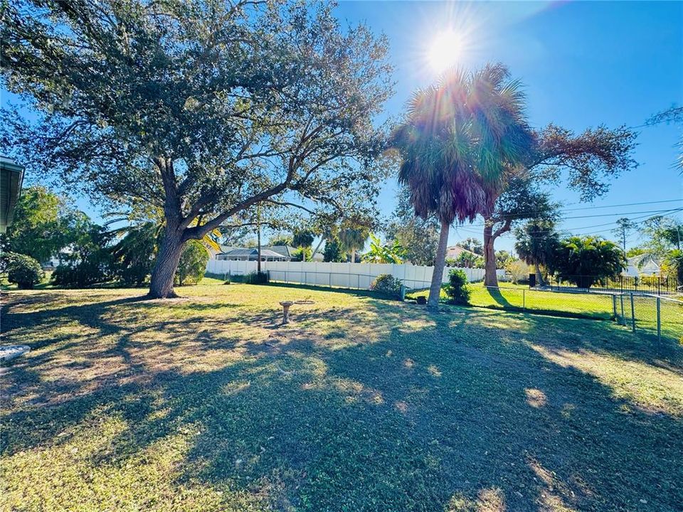 На продажу: $214,900 (2 спален, 2 ванн, 1348 Квадратных фут)