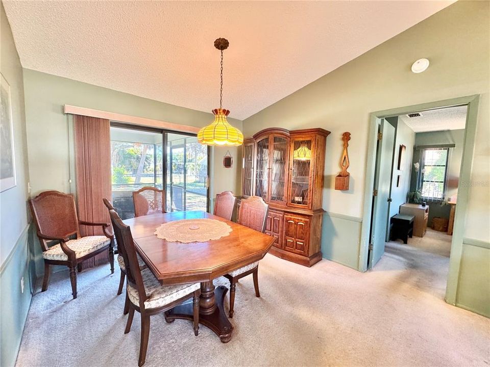 На продажу: $214,900 (2 спален, 2 ванн, 1348 Квадратных фут)