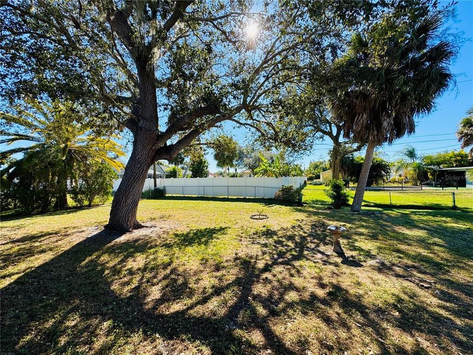 На продажу: $214,900 (2 спален, 2 ванн, 1348 Квадратных фут)