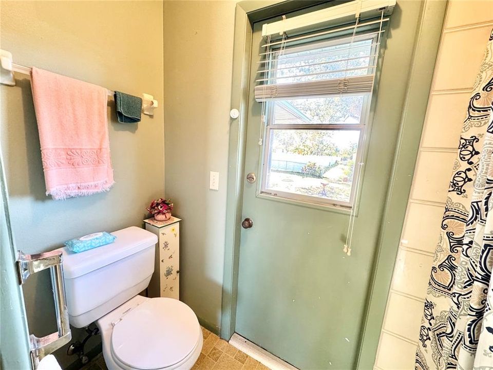 На продажу: $214,900 (2 спален, 2 ванн, 1348 Квадратных фут)