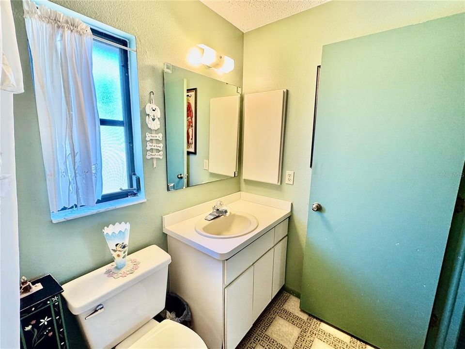 На продажу: $214,900 (2 спален, 2 ванн, 1348 Квадратных фут)