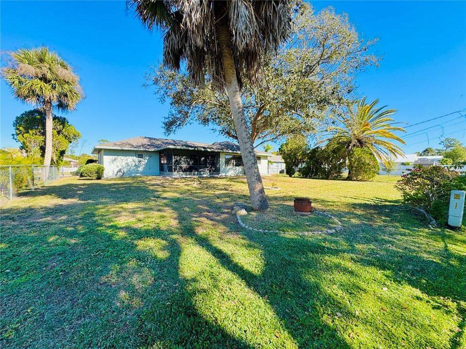 На продажу: $214,900 (2 спален, 2 ванн, 1348 Квадратных фут)