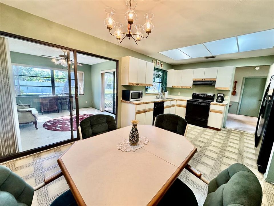 На продажу: $214,900 (2 спален, 2 ванн, 1348 Квадратных фут)