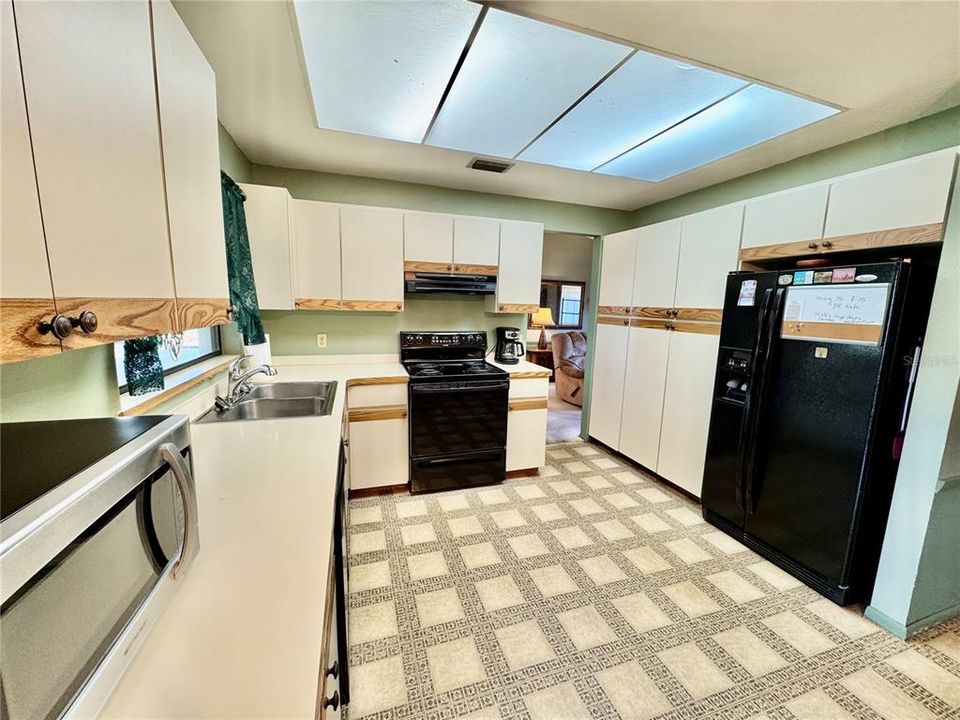 На продажу: $214,900 (2 спален, 2 ванн, 1348 Квадратных фут)