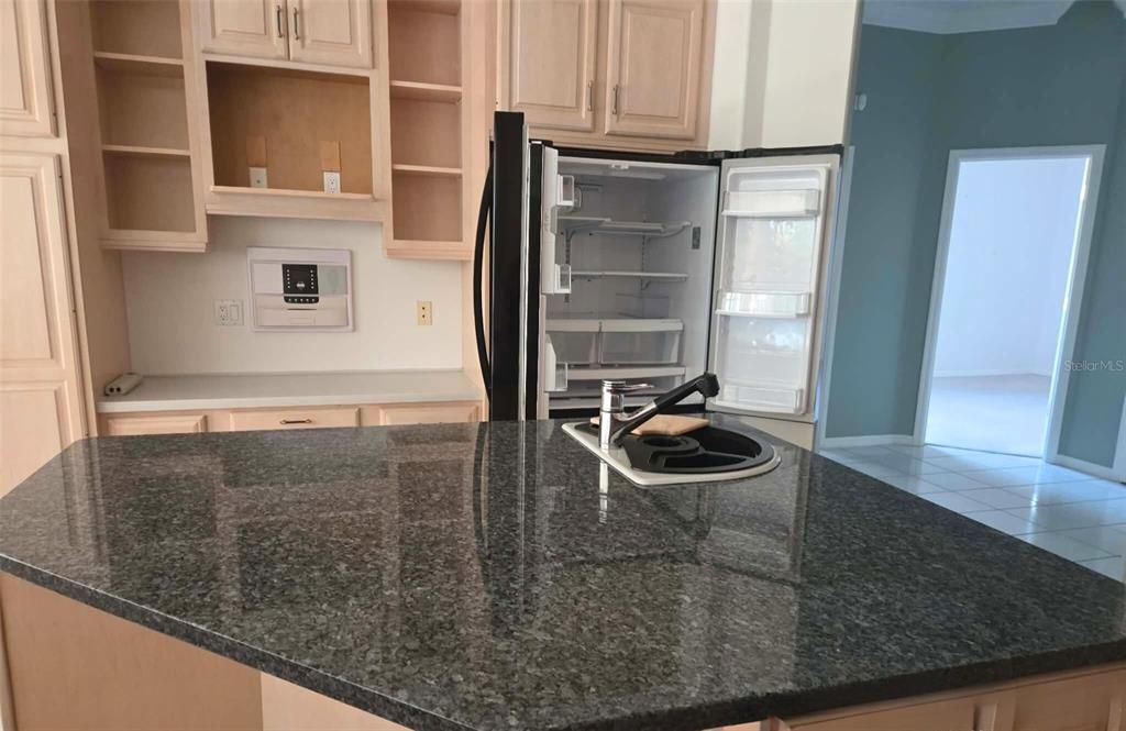 En Venta: $769,000 (4 camas, 3 baños, 3789 Pies cuadrados)