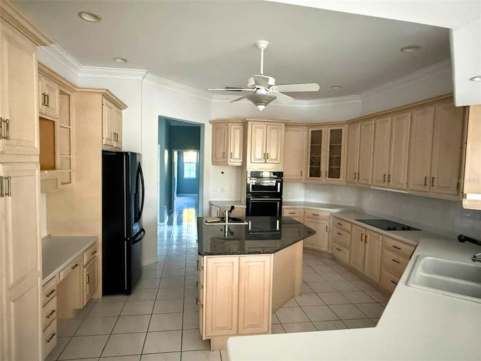 En Venta: $769,000 (4 camas, 3 baños, 3789 Pies cuadrados)