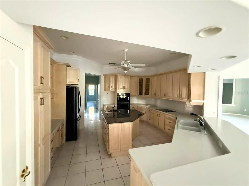 En Venta: $769,000 (4 camas, 3 baños, 3789 Pies cuadrados)