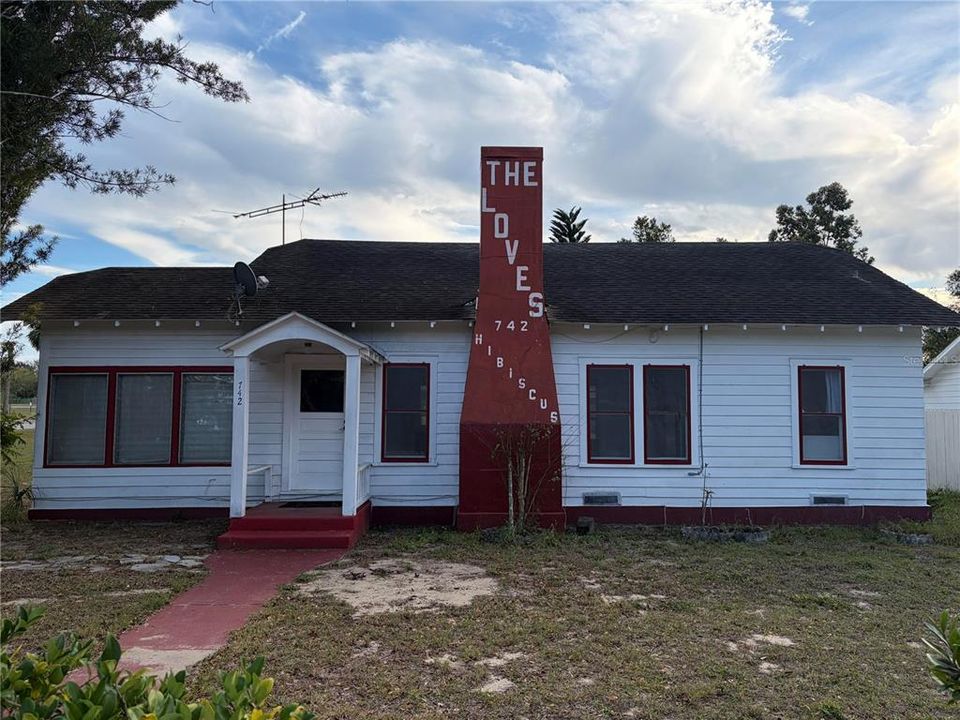 For Sale: $425,000 (3 beds, 2 baths, 1352 Square Feet)