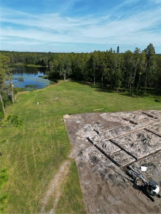 На продажу: $2,650,000 (4.71 acres)