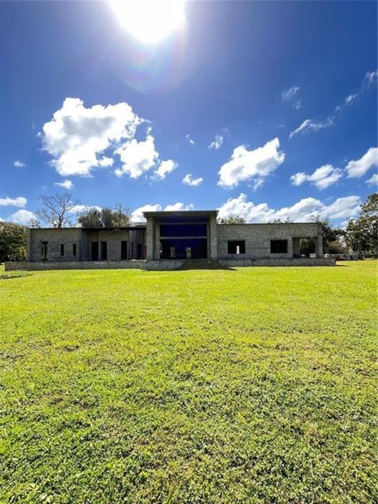 На продажу: $2,650,000 (4.71 acres)