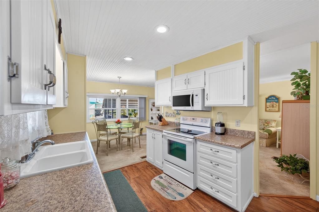 待售: $140,000 (2 贝兹, 2 浴室, 1104 平方英尺)