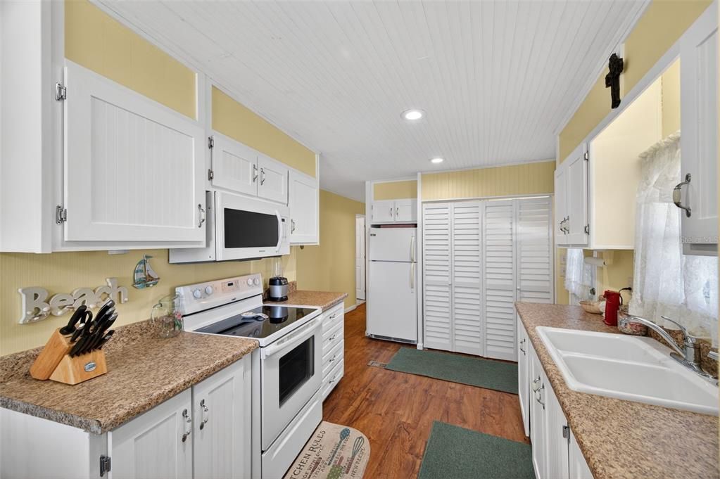 待售: $140,000 (2 贝兹, 2 浴室, 1104 平方英尺)