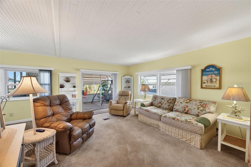 待售: $140,000 (2 贝兹, 2 浴室, 1104 平方英尺)