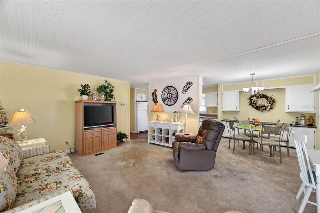 待售: $140,000 (2 贝兹, 2 浴室, 1104 平方英尺)