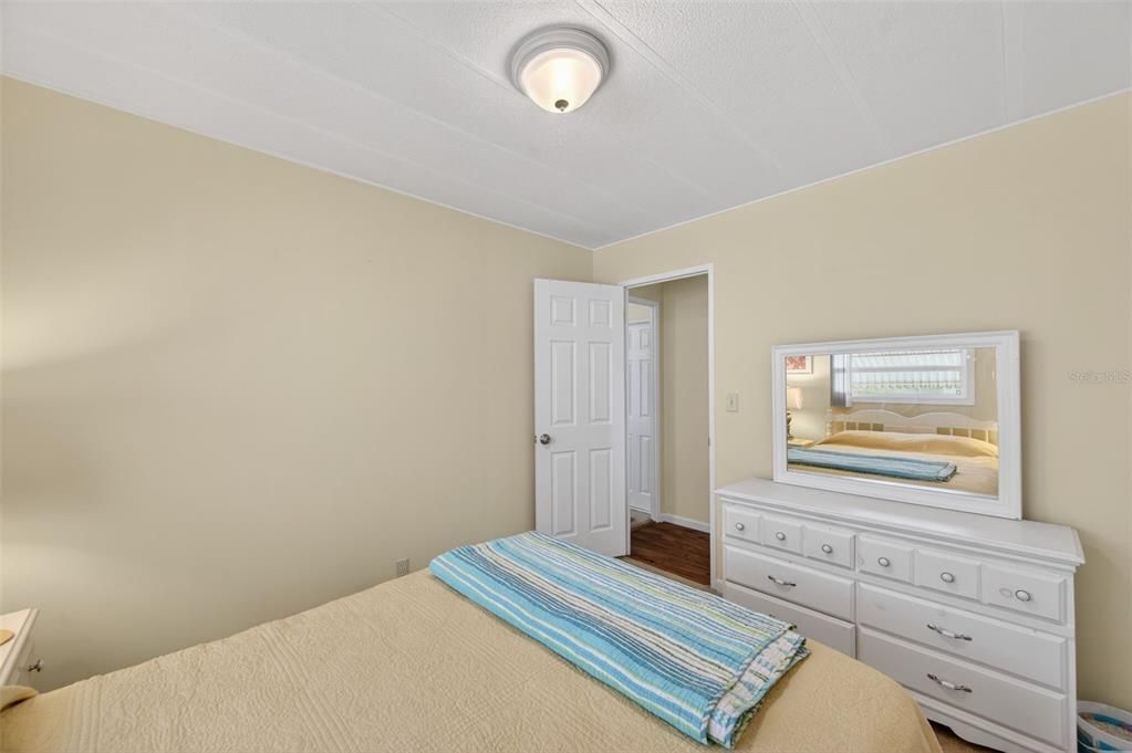 待售: $140,000 (2 贝兹, 2 浴室, 1104 平方英尺)