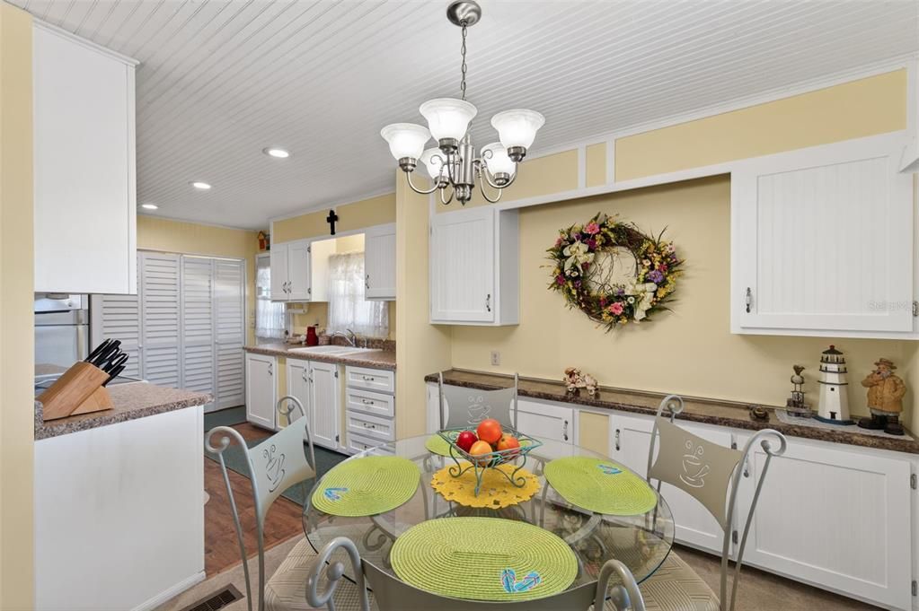 待售: $140,000 (2 贝兹, 2 浴室, 1104 平方英尺)