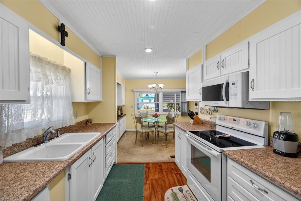 待售: $140,000 (2 贝兹, 2 浴室, 1104 平方英尺)