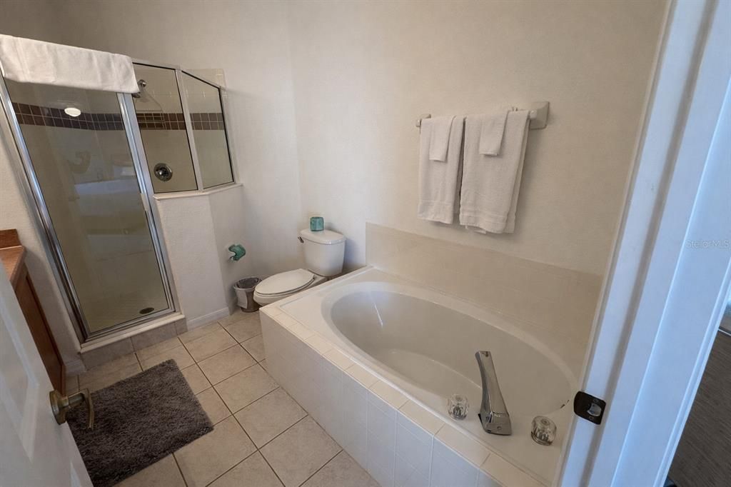 待售: $390,000 (4 贝兹, 3 浴室, 1937 平方英尺)