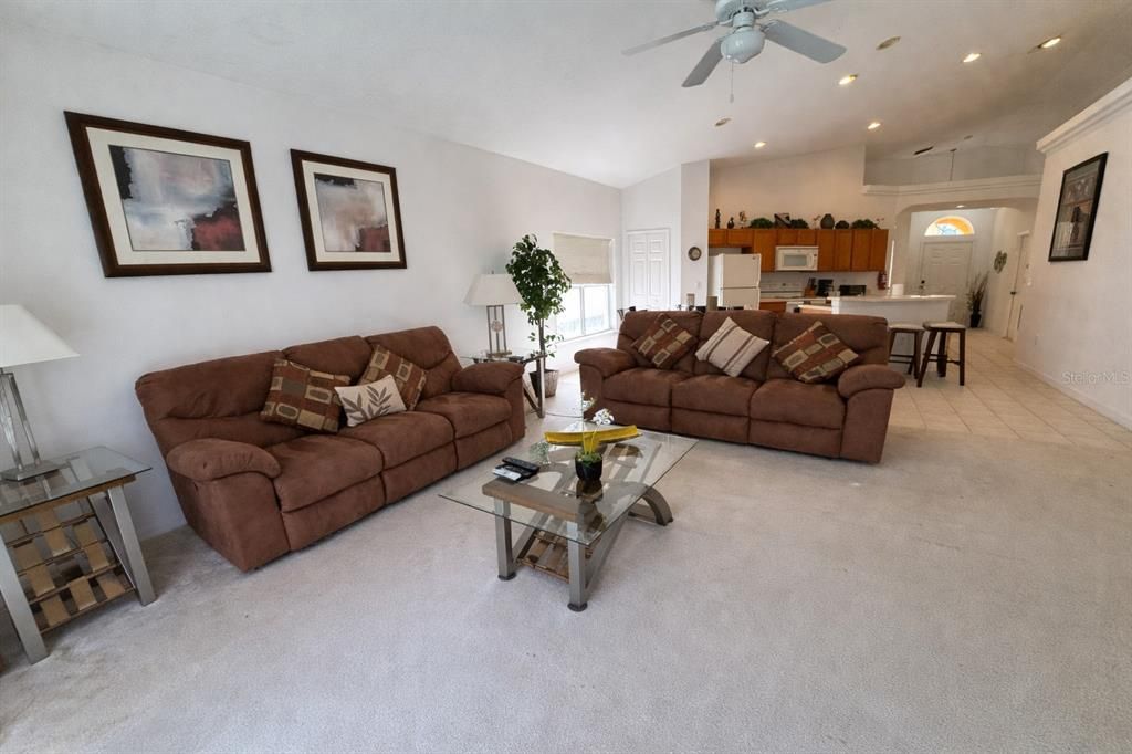 待售: $390,000 (4 贝兹, 3 浴室, 1937 平方英尺)