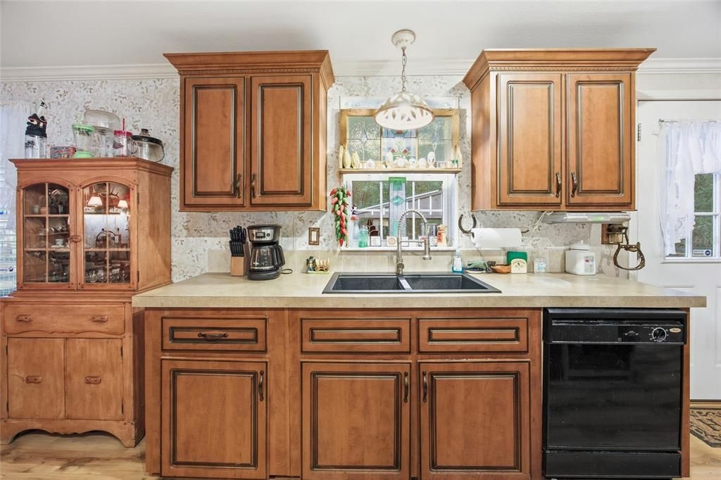 For Sale: $290,000 (4 beds, 2 baths, 1836 Square Feet)