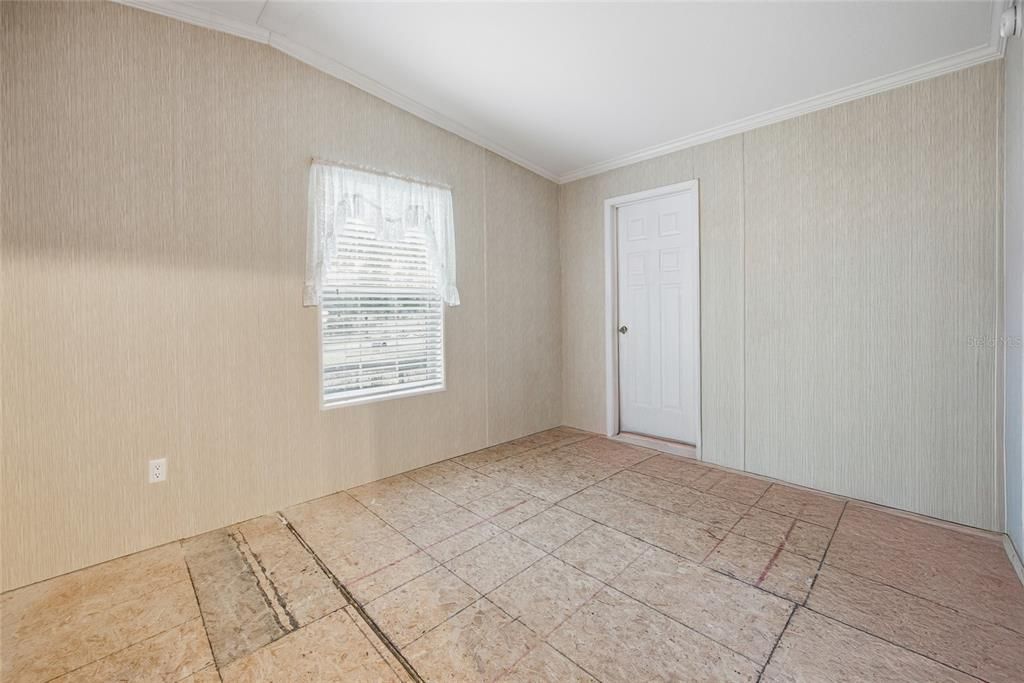 For Sale: $290,000 (4 beds, 2 baths, 1836 Square Feet)