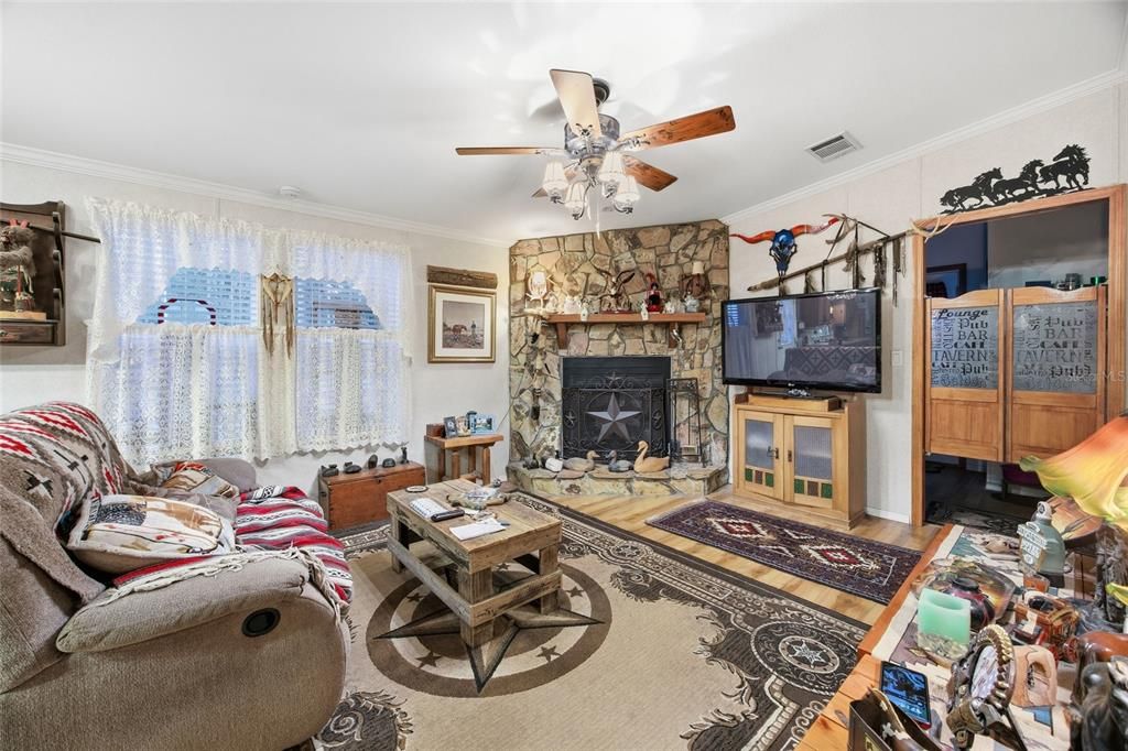 For Sale: $290,000 (4 beds, 2 baths, 1836 Square Feet)