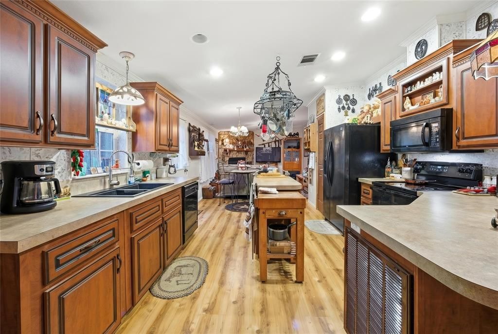 For Sale: $290,000 (4 beds, 2 baths, 1836 Square Feet)