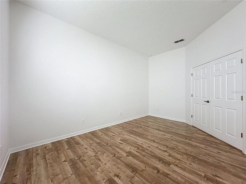 For Sale: $325,000 (3 beds, 2 baths, 1694 Square Feet)