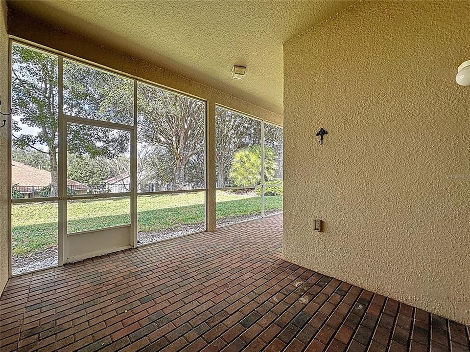 For Sale: $325,000 (3 beds, 2 baths, 1694 Square Feet)