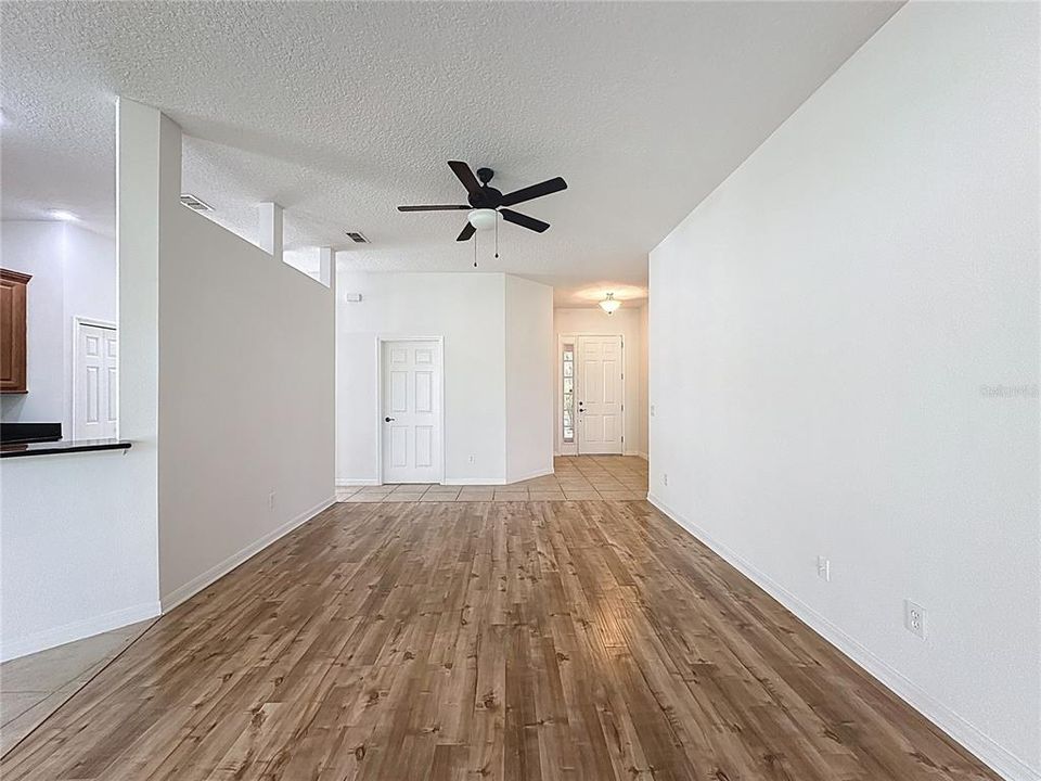 For Sale: $325,000 (3 beds, 2 baths, 1694 Square Feet)