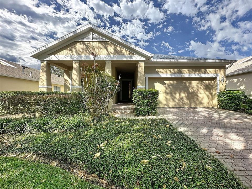 For Sale: $325,000 (3 beds, 2 baths, 1694 Square Feet)