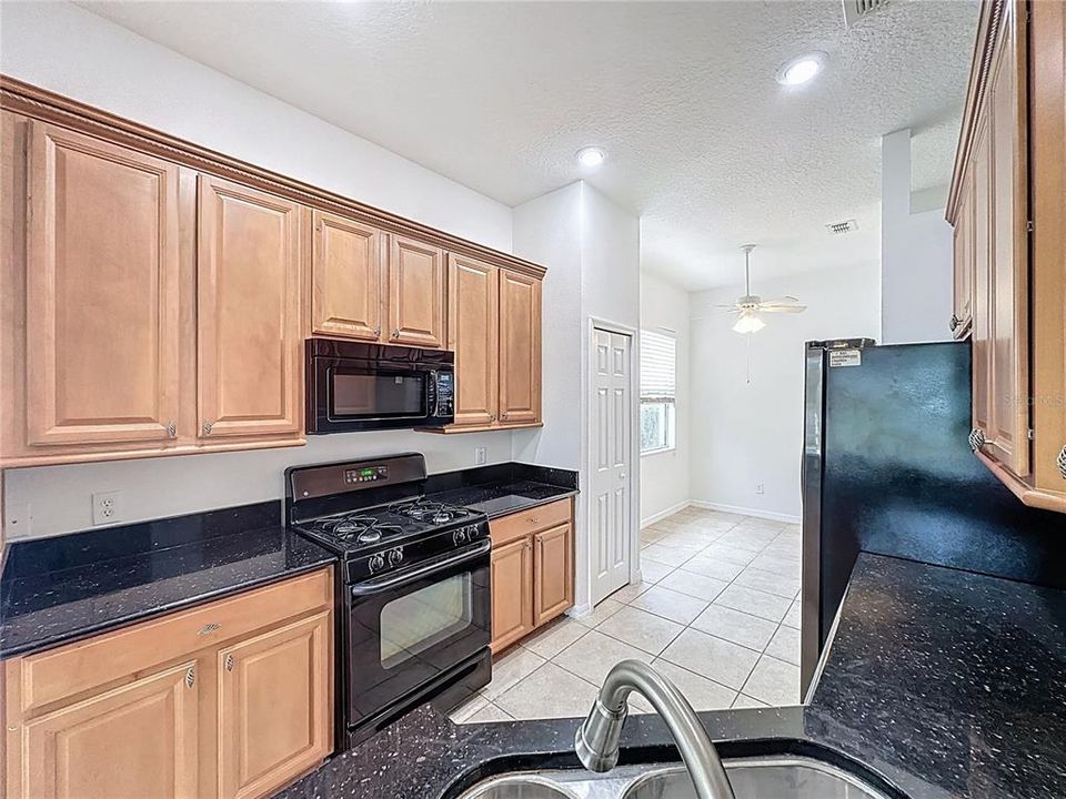 For Sale: $325,000 (3 beds, 2 baths, 1694 Square Feet)