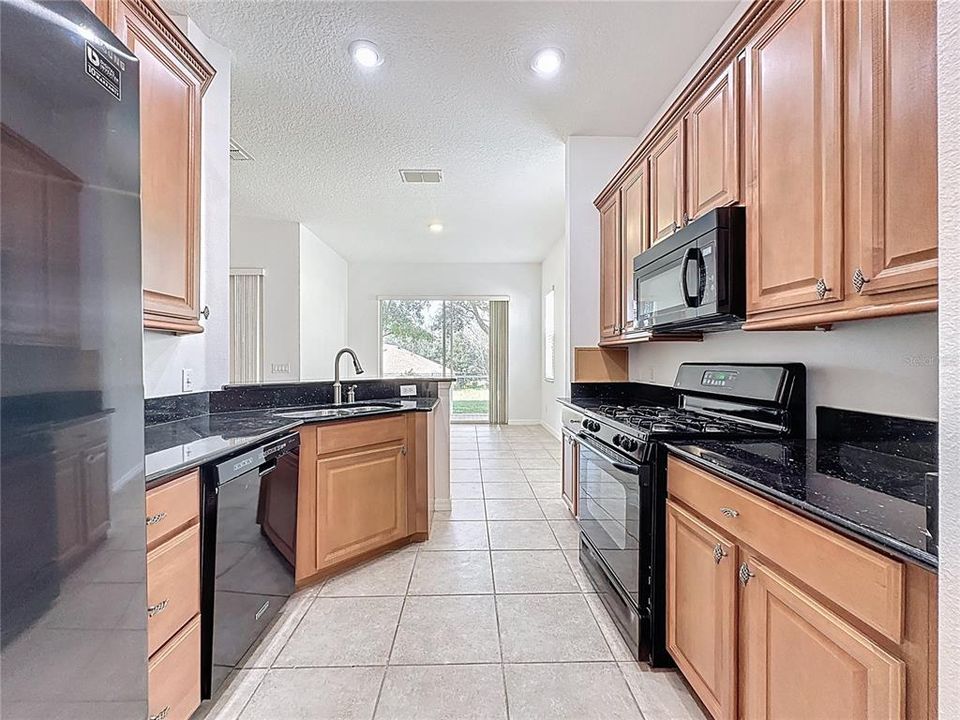 For Sale: $325,000 (3 beds, 2 baths, 1694 Square Feet)