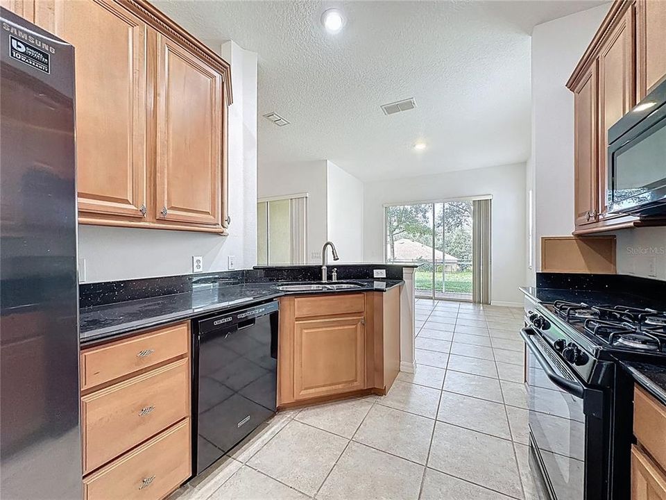 For Sale: $325,000 (3 beds, 2 baths, 1694 Square Feet)