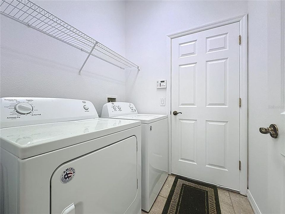 For Sale: $325,000 (3 beds, 2 baths, 1694 Square Feet)