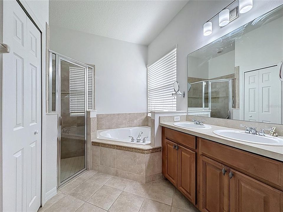 For Sale: $325,000 (3 beds, 2 baths, 1694 Square Feet)